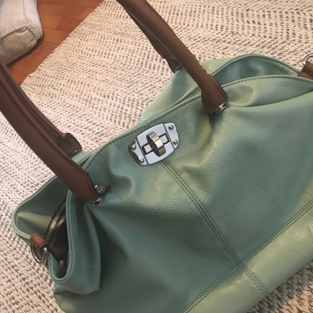 Mint Charming Charlie’s purse